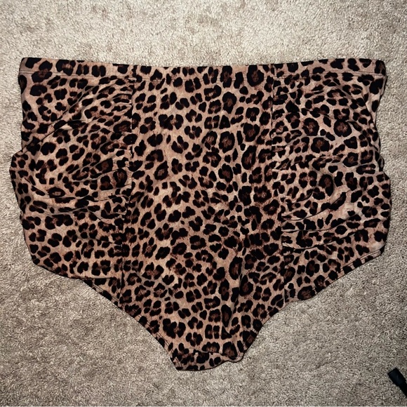 Torrid High-Rise Ruched Bikini Bottom Leopard Print Size 4X (26) - Picture 8 of 13